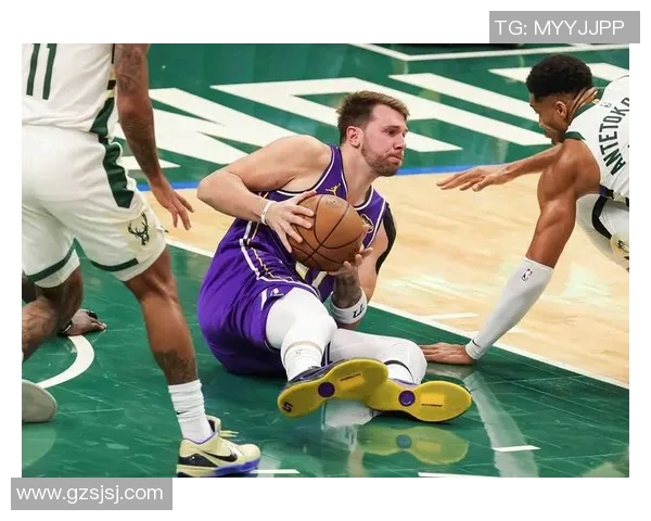 湖人对决雄鹿波普表现亮眼助球队争胜精彩瞬间回顾 湖人对决雄鹿波普表现亮眼助球队争胜精彩瞬间回顾