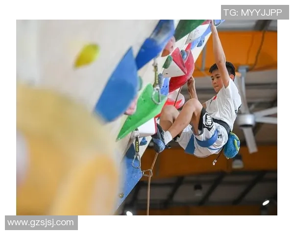 重庆攀岩队在全国街舞大赛中以93分稳居积分榜首位